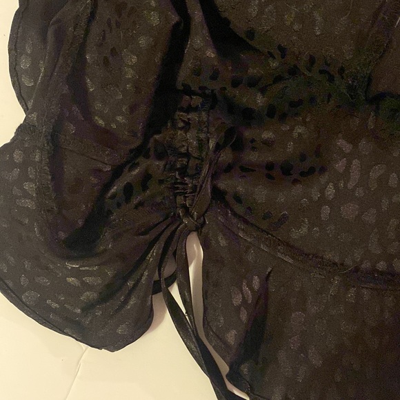 Forever 21 Black on Black Leopard Print Ruffles and side Rouching Skirt Sz Small - Picture 6 of 11